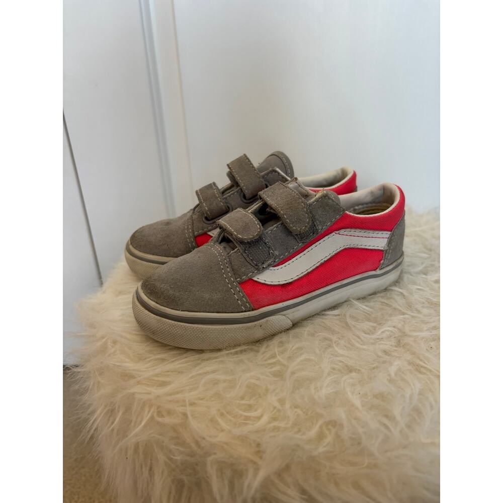 Vans Toddler Old Skool V shoes in a gray and hot pink size toddler 9